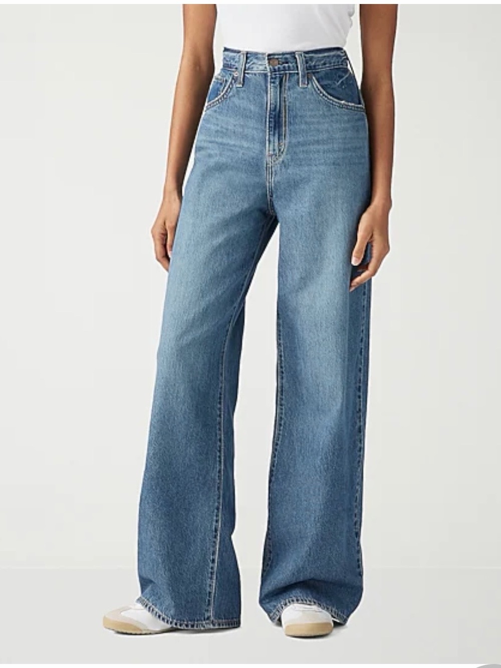 Levi's Boyfriend Jeans in Deep Blue Wash